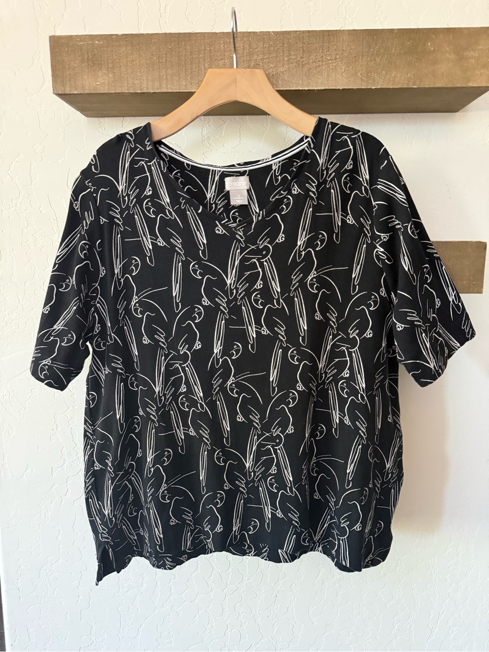 Chico's|Black & white bird print Top-White Parrot Sketch Print,Novelty print•XL